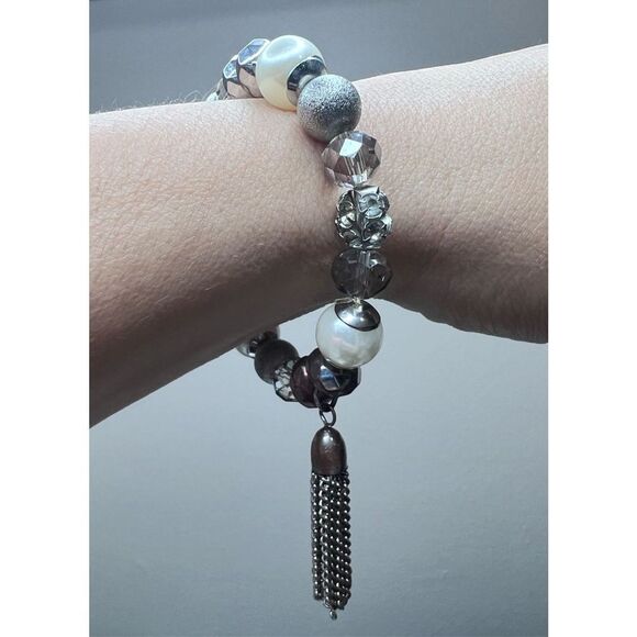 Faux pearl and beaded tassel stretch bracelet - Picture 2 of 5